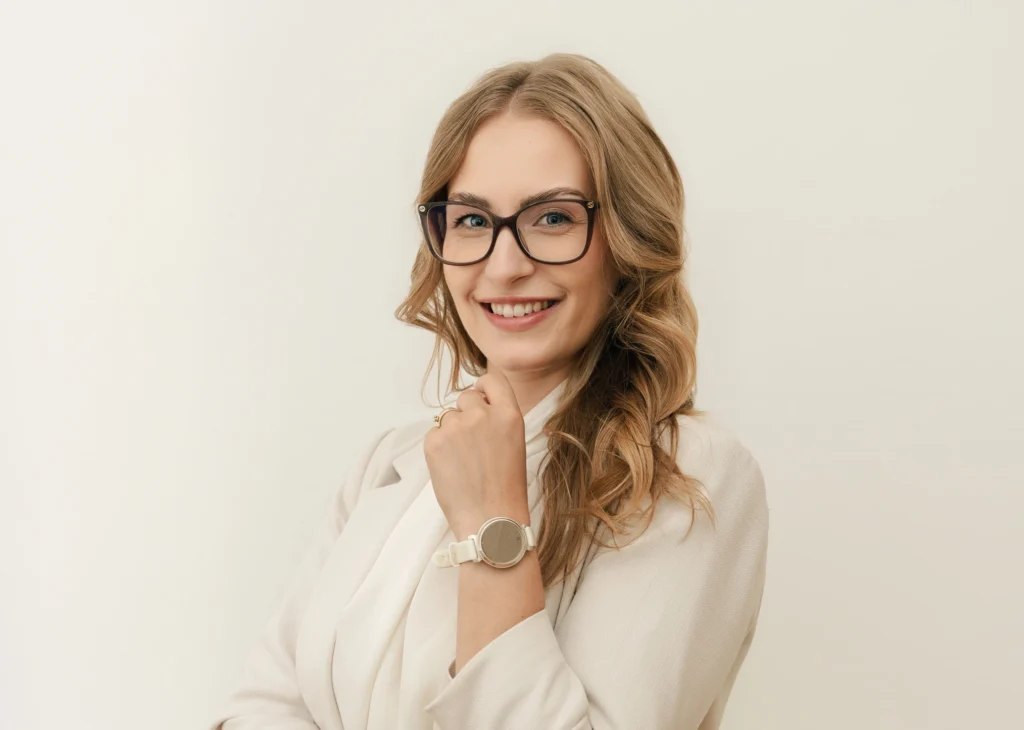 Porträt von Finanzberaterin Mara Tzschach